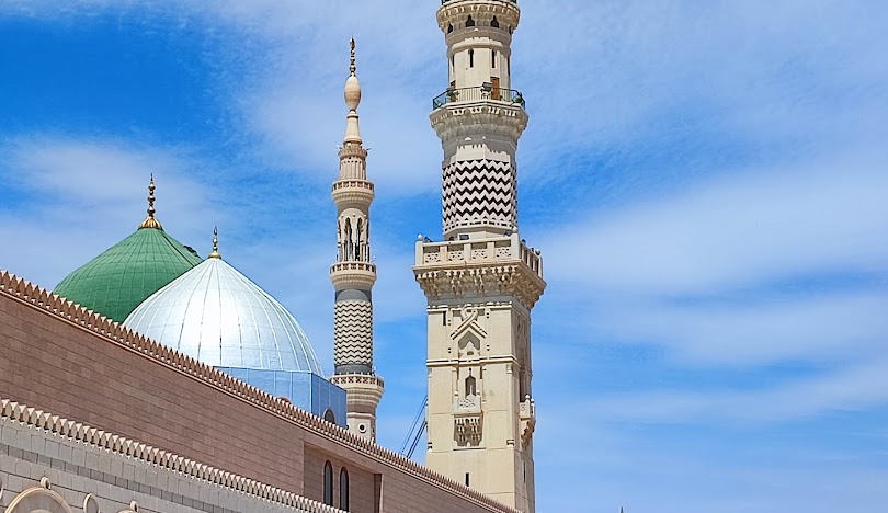 Eles escolheram um dia para falar sobre o Profeta (que a paz e as bênçãos de Allah estejam sobre ele) na mesquita e chamam isso de um Mawlid
